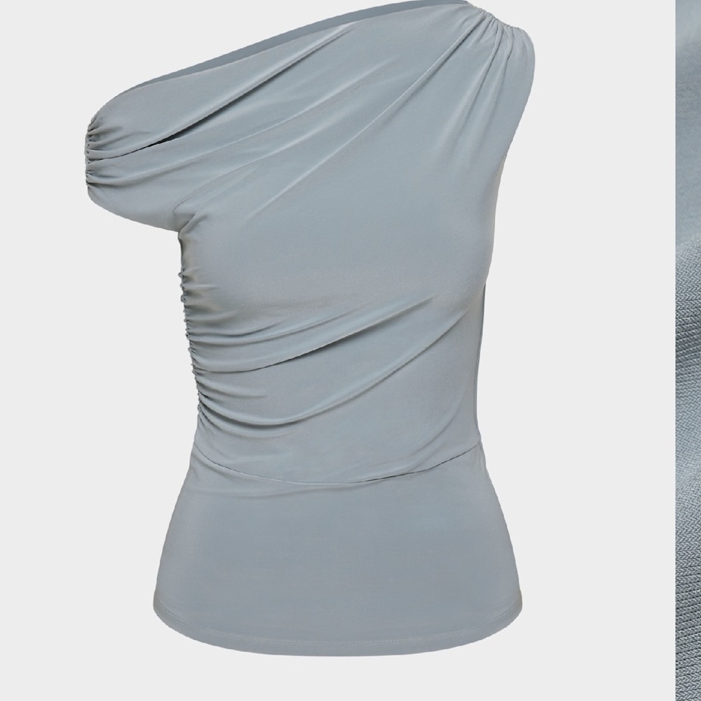 SOLD Aritzia babaton gallery top